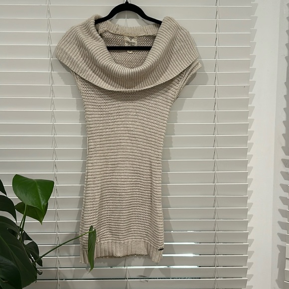 GUESS ✨ Beige Knitted Off The Shoulder Cowl Neck Sweater Dress Top Size Small S - Picture 1 of 5